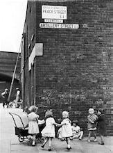Girls playing in street, Bethnal Green 1939