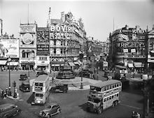 Piccadilly Circus, 1947