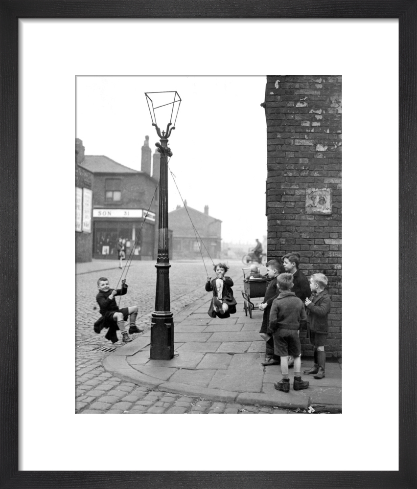 Street games, Manchester 1943