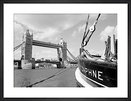 Tower Bridge mooring by Niki Gorick