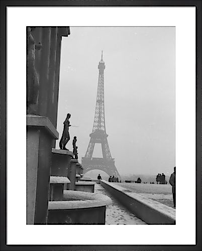 Snow scene - Place du Trocadero, Paris 1963 by Alan Scales