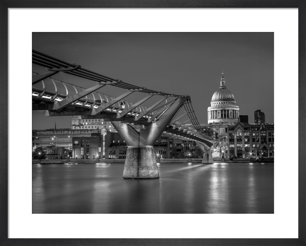 Millennium Bridge and St Paul&#39;s