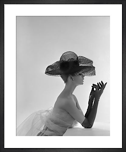 Jean Shrimpton in Madame Paulette hat by John French